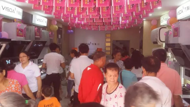 消费者蜂拥而至 